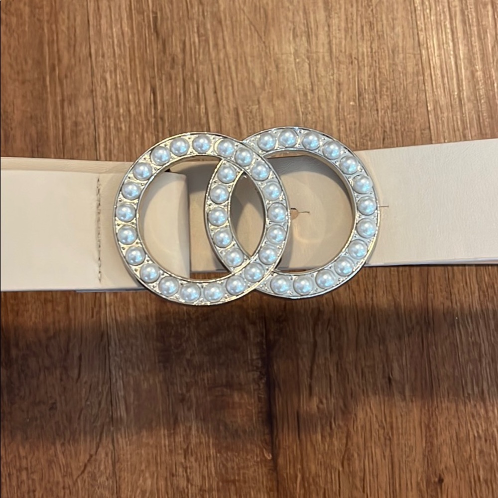 Cream/bone double circle pearl belt size s/m